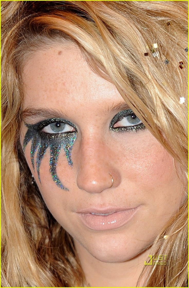 halloweeenie makeup ideas Kesha Costume, Kesha Halloween Costume, Kesha Makeup, Kesha Style, Kesha Concert, Kesha Animal, 2000s Pop, Russian Roulette, Star Makeup