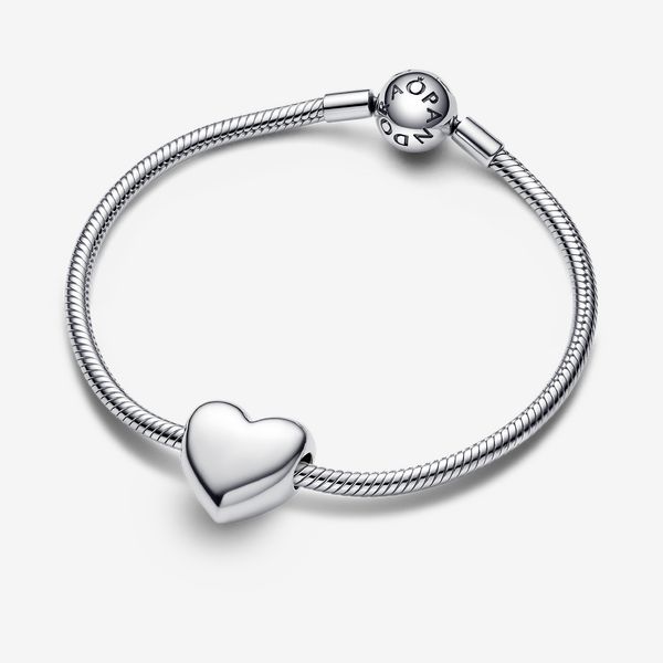 Make your mark on our engravable heart charm. Crafted in smooth sterling silver, our large polished heart is the perfect canvas for your message of love. It's the perfect personalized gift for everyone on your list - including yourself. - Pandora Be Love Engravable Large Heart Charm - Sterling silver Charms Disney, Pandora Essence, Message Of Love, Bracelet Tennis, Be Love, Gold Armband, Large Heart, Make Your Mark, Silver Material