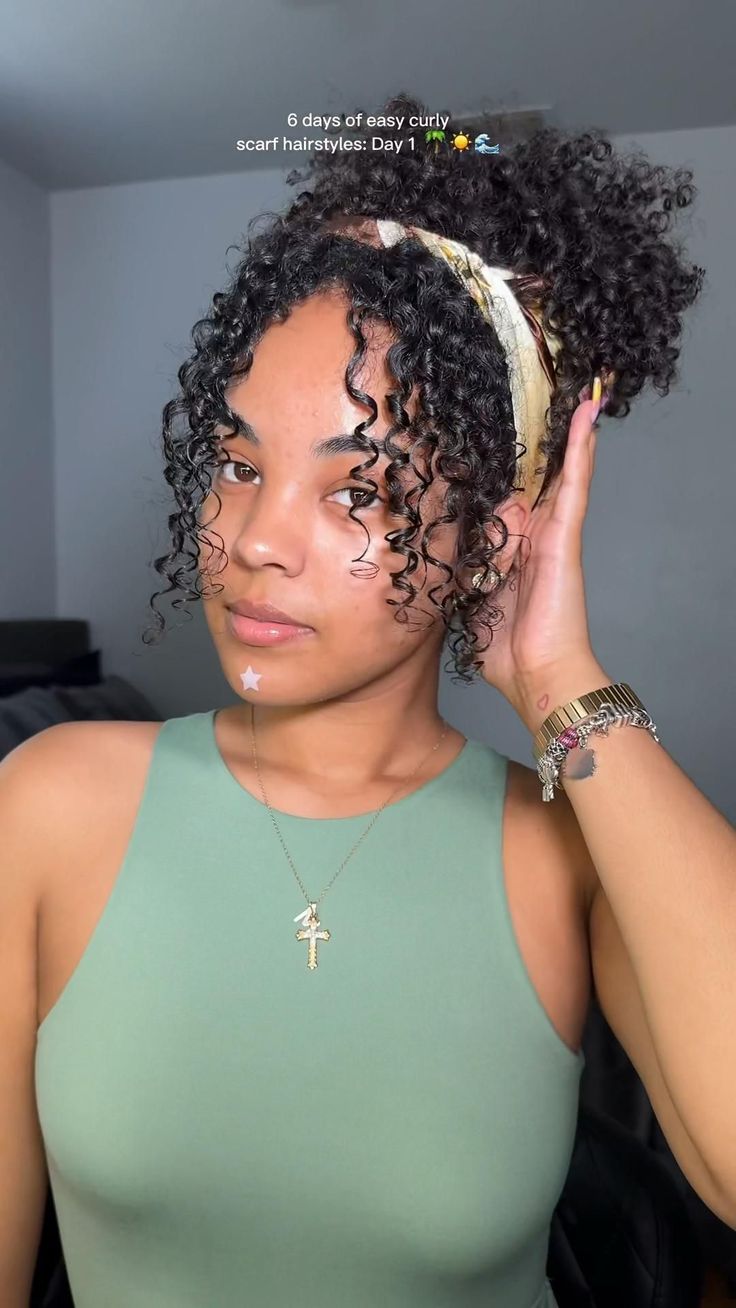 Day 1/6 🌴☀️ Check more at https://howcandothis.com/hairstyleideas/day-1-6-%f0%9f%8c%b4%e2%98%80%ef%b8%8f/ Chin Length Funky Hairstyles, Natural Hairstyles For Black Women Curly Short, Pinup Hair With Bandana, Drawing Curly Hairstyles, Long Hair Bows Ribbons, Head Scarf Long Hair, Curly Puffy Ponytail, Hot Humid Hairstyles, Elegant Natural Curly Hairstyles