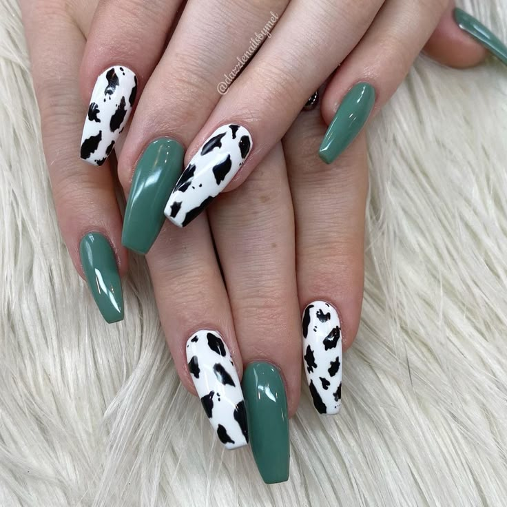 Cow Print Nails Green, Nail Designs Western Cowgirl, Green And Cow Print Nails, Christmas Cow Print Nails, Green Western Nails, Green Cow Print Nails, Cow Print Nails Acrylic, Cow Print Nail Ideas, Cute Cow Print Nails