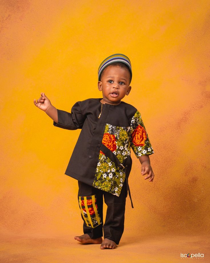 Follow @zayyan_iremide on Instagram Native For Boys, Male Native Wears, Ankara Styles For Kids, Baby Dress Clothes, Boys Kurta Design, Styles For Kids, Native Wears, Muslim Dresses, Chic Dress Classy