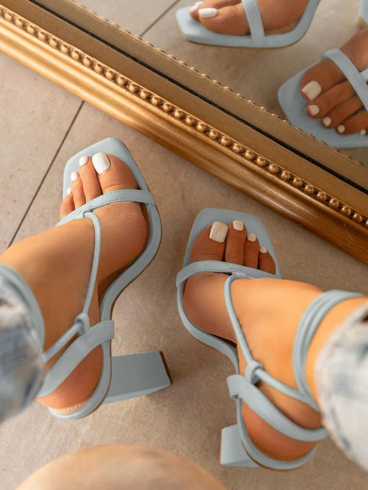 Lady Shoes Fashion, High Heel Gladiator Sandals, Gladiator High Heels, Thick Heel Shoes, Fall Winter Shoes, Modern Sandals, Open Toe High Heels, High Heels Shoes, Chunky High Heels