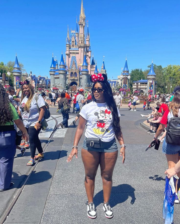 Baddie Disney Outfits, Disneyland Outfits Black Women, Disney Outfit Black Women, Disney Outfits Black Women, Disney World Outfits Black Women, Minnie Mouse Outfit Women, Disney Outfits Women Park, Minnie Mouse Disney Outfit, Disneyworld Outfit Women