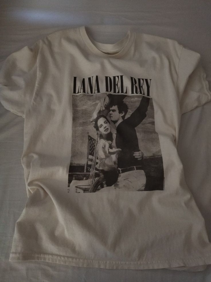 Lana Del Rey Vintage, Lana Del Rey Shirt, Lana Del Ray, Selling Clothes, Dream Clothes, Colorful Hoodies, Long Sleeve Sweatshirts, Lana Del Rey, Vintage Tshirts