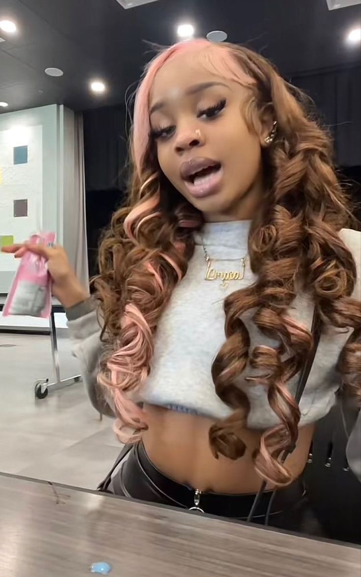 Baddie Hairstyles Color, Hair Color Ideas Baddie, Baddie Hairstyles Wig, Colored Wigs For Black Women Dark Skin, Birthday Lace Front Hairstyles, Baddie Wig Hairstyles, Birthday Hair Ideas Hairstyles, Hairstyles For Wigs, Baddie Wigs