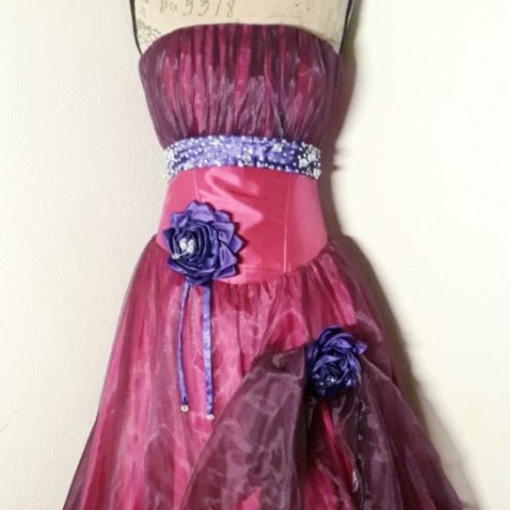 Purple & Pink Satin & Organzia Formal Gown With Beaded Detail & Corset Strapping Sz 8/10 Purple Organza Prom Dress, Purple Fitted Dress For Debutante Ball, Purple Evening Gown For Prom Season, Fitted Purple Dress For Debutante Ball, Purple Gown For Prom Season, Formal Purple Ball Gown Dresses, Purple Dresses For Wedding And Prom Season, Purple Formal Evening Dress For Prom Season, Purple Formal Evening Dress For Prom