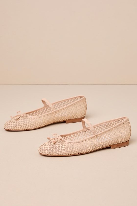 Elegant Beige Flats For Summer, Summer Mesh Ballet Flats With Round Toe, Feminine Beige Flats For Spring, Elegant Mesh Ballet Flats For Summer, Elegant Summer Mesh Ballet Flats, Summer Ballet Flats With Woven Sole, Summer Feminine Ballet Flats, Summer Ballet Flats With Woven Sole And Round Toe, Spring Flats With Woven Leather