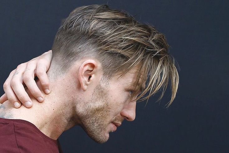 20+ Best Middle Part Hairstyles for Men Curtain Haircut, Men Haircut Undercut, Middle Part Hairstyles, Medium Length Hair Men, Men Hair Color, Men Haircut Styles, Corte De Cabelo Masculino, Mens Haircuts Short, Middle Part