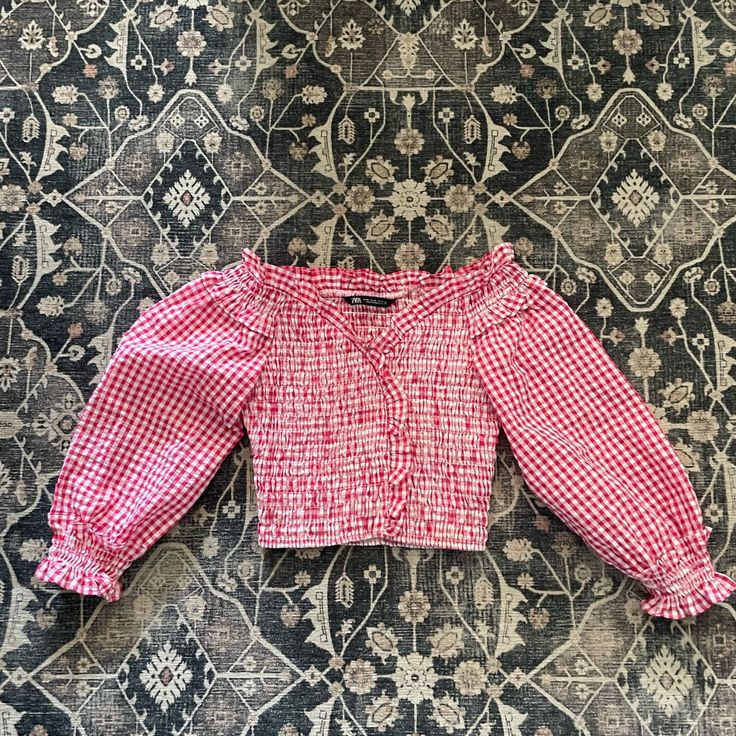 Cutest Pink Gingham Top With Ruffle Trim And Smocked Bodice Cropped Excellent Condition Casual Gingham Long Sleeve Top, Casual Long Sleeve Gingham Top, Long Sleeve Gingham Top For Summer, Casual Gingham Smocked Top For Day Out, Trendy Cotton Tops With Smocked Cuffs, Casual Plaid Smocked Top For Spring, Chic Gingham Top With Smocked Bodice, Spring Gingham Top With Smocked Bodice, Casual Plaid Top With Puff Sleeves