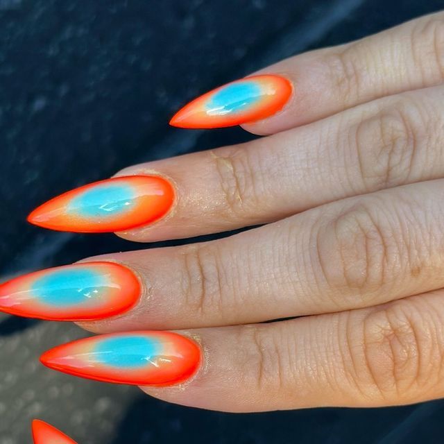 analise 🌵 on Instagram: "An airbrush summer ☀️" Airbrush Nail Designs Short, Air Brush Nail Design, Airbrush Nail Designs, Nail Captions, Airbrush Nail, Airbrush Nail Art, August Nails, Airbrush Nails, Simple Gel Nails