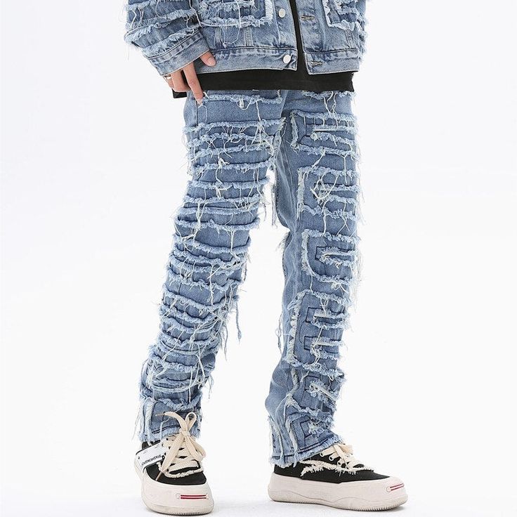 Découvrez les jeans de Mauv Studio Y2K Store , une collection qui incarne l'alliance parfaite entre style urbain et confort. Chaque paire de jeans est confectionnée avec soin, en utilisant des matériaux de qualité supérieure pour vous offrir un look tendance et une sensation de bien-être tout au long de la journée. Que vous recherchiez un jean ajusté, un modèle délavé ou une coupe décontractée, notre collection propose une variété de styles pour compléter votre garde-robe streetwear. Exprimez vo Graffiti Print Denim Jeans For Streetwear, Denim Blue Pre-washed Jeans For Streetwear, Jeans Patchwork, Head Turning Outfits, Jumpsuit Men, Streetwear Y2k, Perfect Jeans, Crop Top Sweater, Slim Fit Jeans