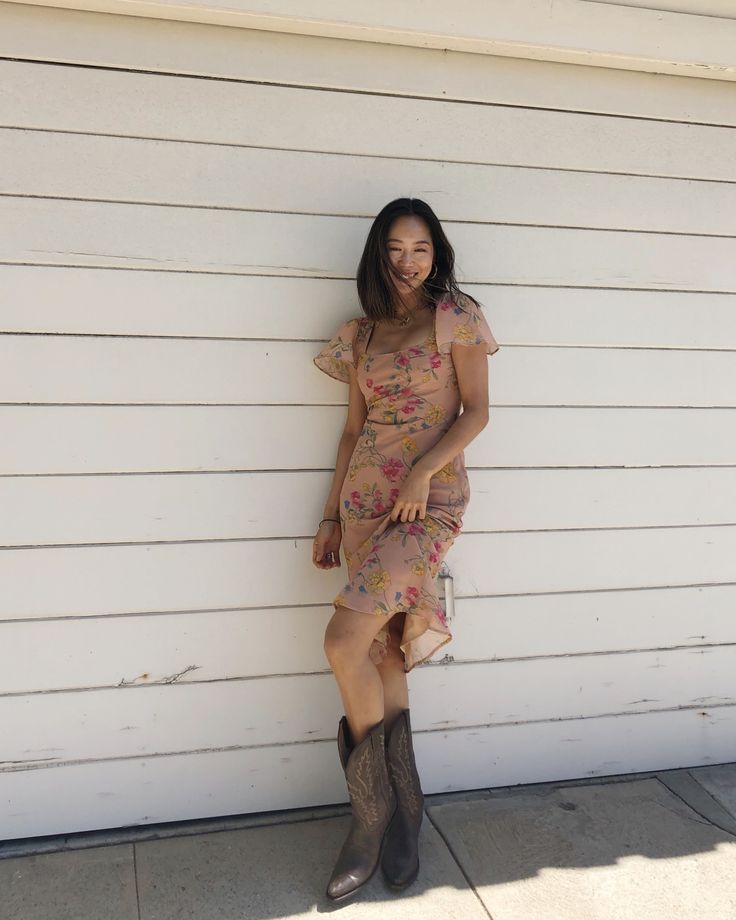 Dresses In Fall, Dresses To Wear With Cowboy Boots, Dress And Cowboy Boots Outfit, Dress And Cowboy Boots, Cowboy Boot Outfits, Dresses With Cowboy Boots, Pretty Floral Dress, Nashville Outfits, Cowboy Outfits