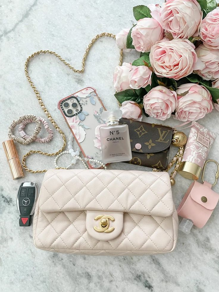 Amazon Handbags, Chanel Pearl Crush, Louis Vuitton Taschen, Chanel Pearl, My Emotions, Cheap Purses, Bag Chanel, Popular Handbags, Best Purses