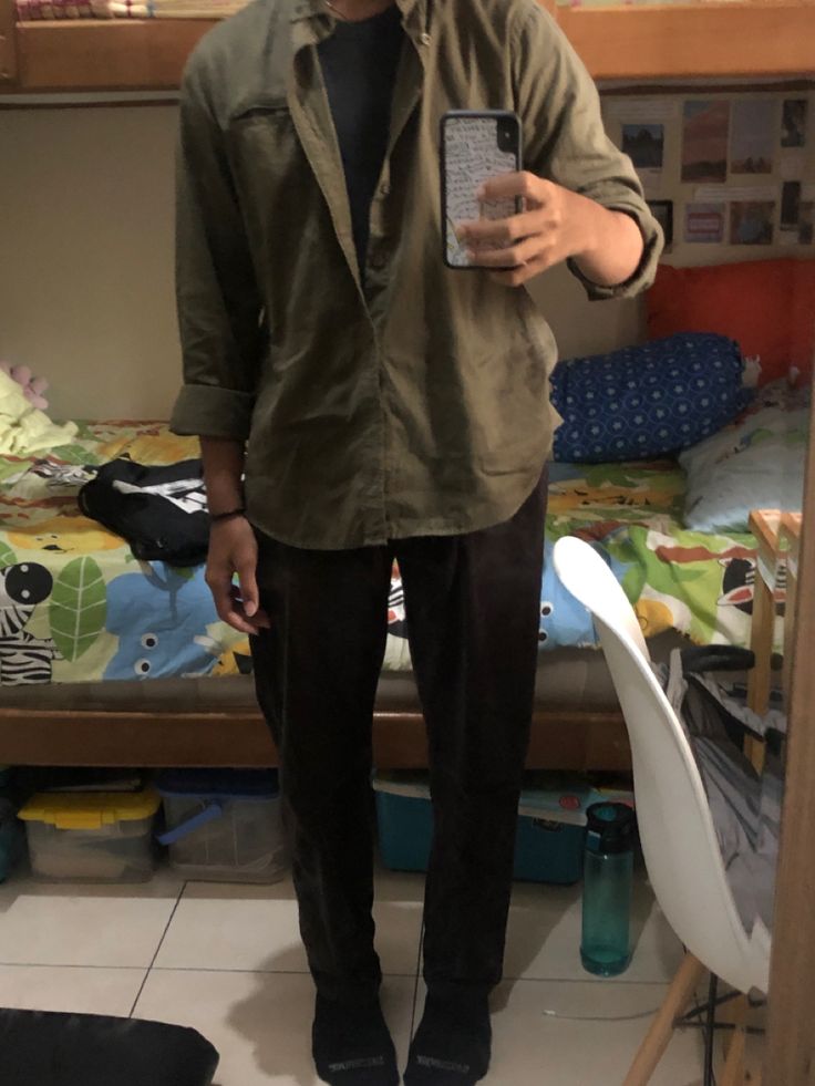 Soft boy green look Dark Brown Corduroy Pants Outfit Men, Green Flannel Outfit, Black Pants Outfit Men, Dark Brown Corduroy Pants, Cartoon Guys, Soft Boy Outfits, Corduroy Pants Outfit, Dark Green Shirt, Green Pants Outfit