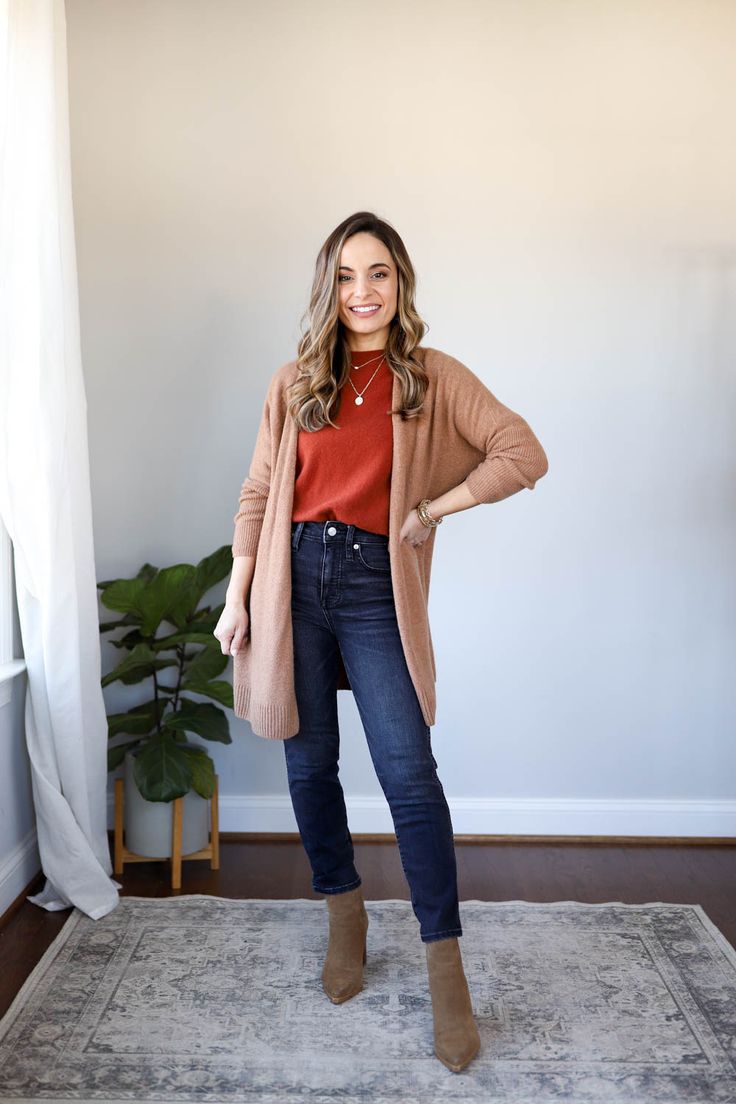 10 Items 20 Outfits: Casual Edition - Pumps & Push Ups Casual Outfit For Dinner With Friends, Casual Friday Work Outfits Winter, Casual Work Outfit Winter, Petite Capsule Wardrobe, Casual Friday Work Outfits, Friday Outfit For Work, Jeans Outfit For Work, 20 Outfits, Petite Style