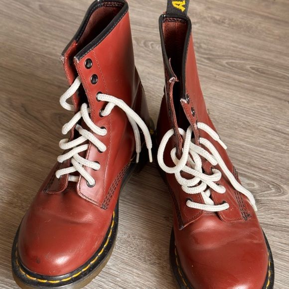 Dr. Martens , size 8
Perfect condition.