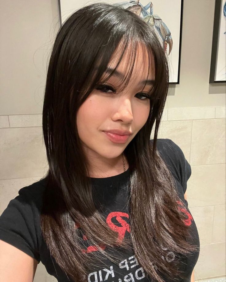 Latina Hair, Hair Inspiration Long, Brown Hair Inspo, Bangs With Medium Hair, Hairstyles For Layered Hair, Hair Stylies, Haircuts For Medium Hair, Haircuts Straight Hair, Long Hair With Bangs