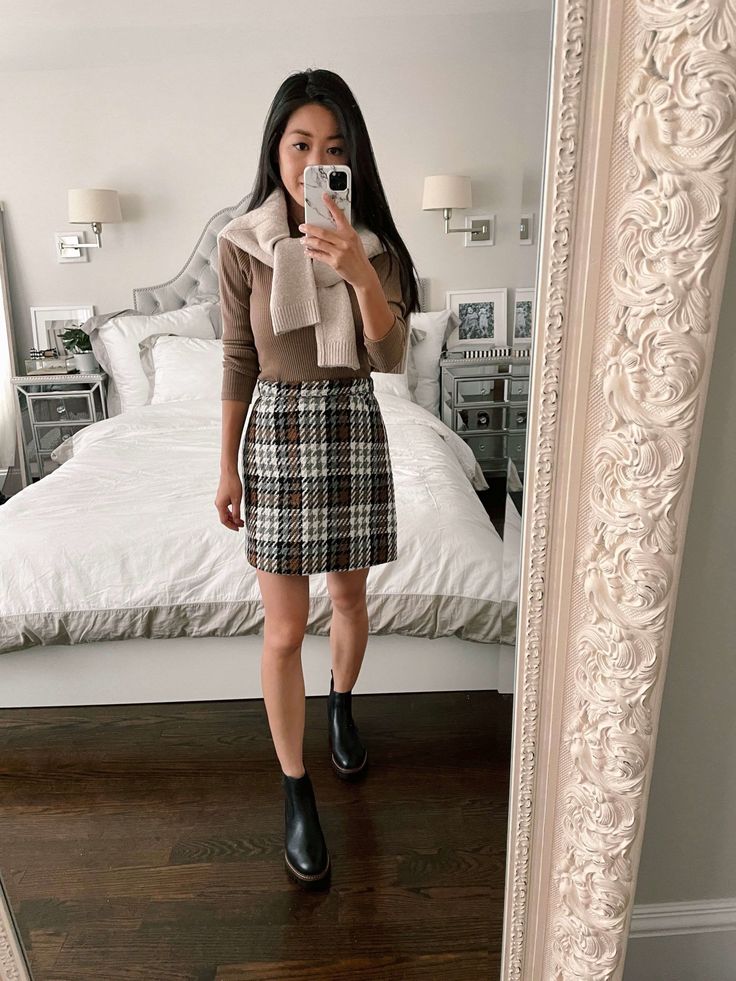 plaid skirt for fall // boots + skirt outfit inspo