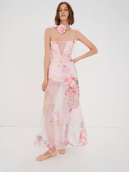 Calling all cut-outs! The Lisa Maxi dress is where sexy meets elegant and is a true must-have! Featuring a bold v cut-out and an asymmetrical underlining, the pink floral chiffon overlay completes this dress to create a sophisticated look. Pair it with any nude or white heel to polish your party-look! Composition and Fit: Floral bouquet organza Plunging V neckline lining Asymmetrical skirt lining Open back with lace-up detail Pink Floral Maxi Dress, Sheer Maxi Dress, Chiffon Overlay, Organza Dress, Lemon Dress, Cute Boutiques, Wedding Lingerie, For Love & Lemons, Asymmetrical Skirt