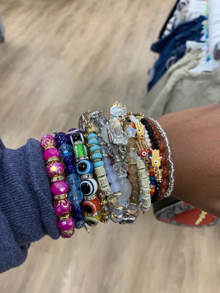 A Lot Of Bracelets On Wrist, Stacked Bracelet Ideas, Wrist Full Of Bracelets, Lots Of Bracelets On Wrist, Body Jewelry Diy, Girly Bracelets, Stacked Bracelets, Crystal Bead Jewelry, Wrist Jewelry