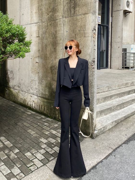 Black Bellbottoms Outfit, Black Bellbottom Pants Outfits, Black Bell Bottom Jeans Outfit, Flare Pants Outfit Classy, Black Bell Bottom Jeans, Bell Bottom Pants Outfit, Bell Bottom Jeans Outfit, Bell Bottoms Outfit, Outfit Modest