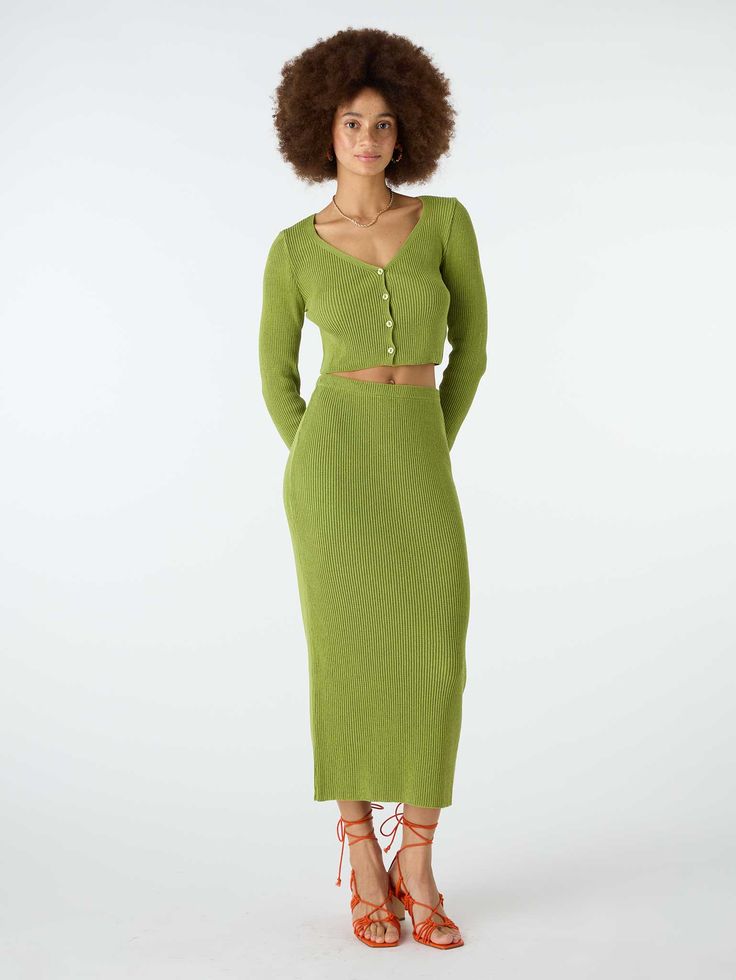 Throw on. The Franklin Midi is your go-to, over your swimsuit or out for dinner and drinks. The Franklin comes In a soft recycled cotton blend, with slim ribbed detailing and a longline stretch silhouette. Partner up with the Begonia, our cropped cardigan to make it a set. Elegant Midi Skirt, Eve Dresses, Formal Style, Bandeau Top, Cropped Cardigan, Affordable Clothes, Shirt Skirt, Knit Skirt, Vintage Jeans