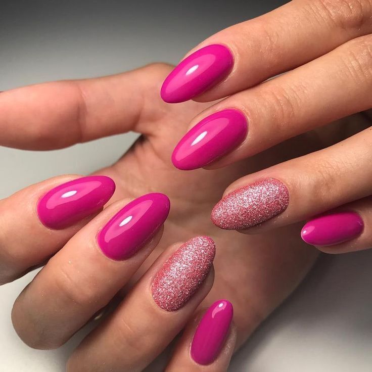 Easy Pink Nails Ideas, Red Pink Gel Nails, Fall Pink Nails 2023, Cute Colourful Nails, Fushia Nails Design, Viva Magenta Nails, Pink Nails With Accent Nail, Magenta Pink Nails, Fuschia Nails