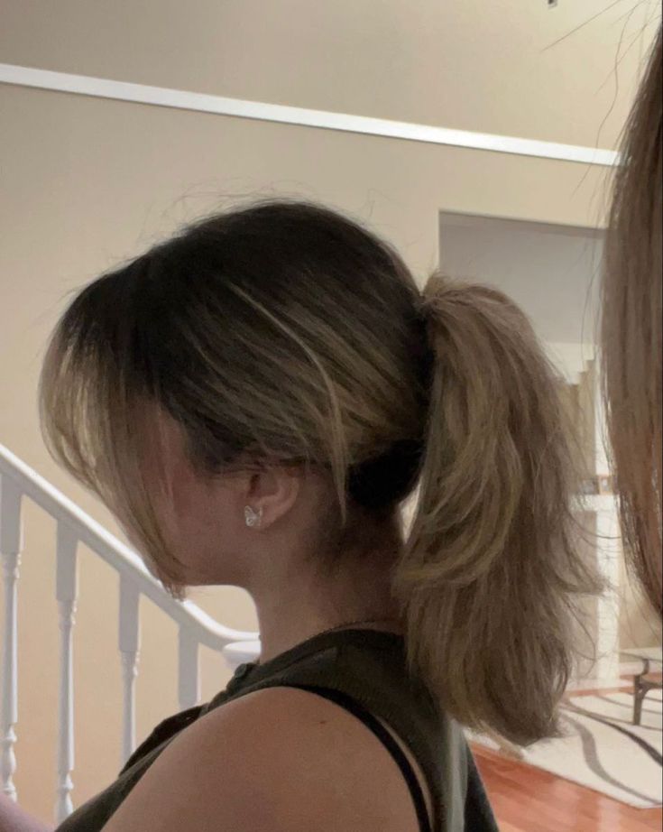 Layered Haircut In Ponytail, Messy Brown Ponytail, Medium Length Haircut Ponytail, Layered Hair Ponytail Medium, Wolfcut In Ponytail, Ponytail With Layered Hair, Layers In Ponytail, Layered Hair In A Ponytail, Wolf Cut In A Ponytail