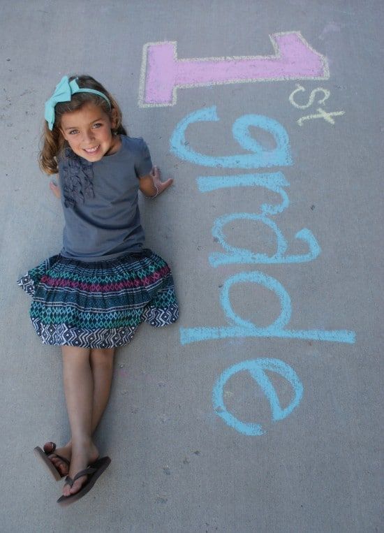 First Day of School Picture Ideas Chalk Photos, First Day Of School Pictures, Kind Photo, School Daze, End Of School Year, Beginning Of The School Year, 1st Day Of School, School Photography, End Of School