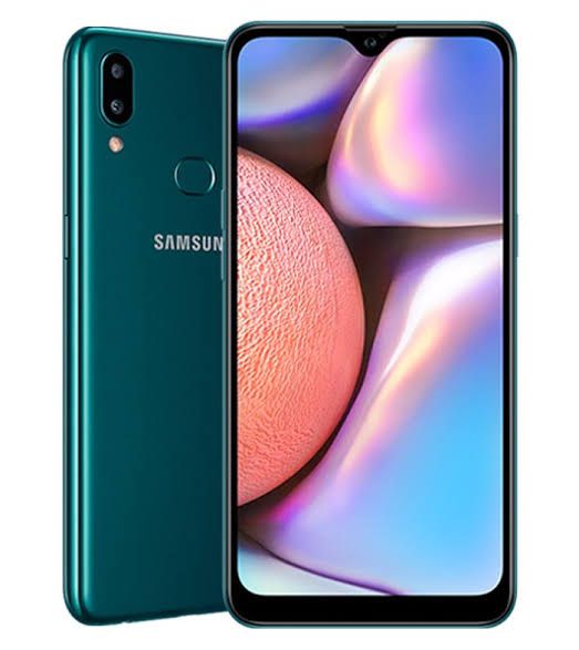 the new samsung note 10 is shown in green and blue, with an extra camera