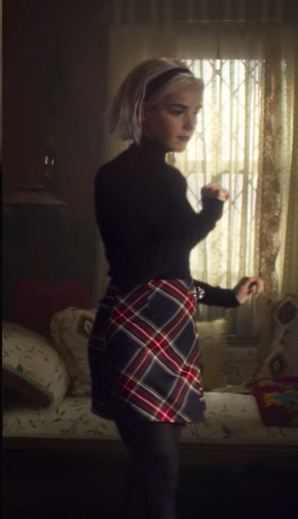 Sabrina Spellman Outfit, Sabrina Spellman Style, The Chilling Adventures Of Sabrina, Sabrina Witch, Chilling Adventures Of Sabrina, Academia Outfits, Sabrina Spellman, Witch Fashion, Witch Outfit