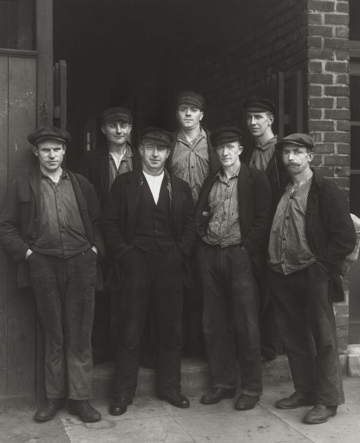 August Sander. Dock Workers. c. 1929 Vintage Work Wear, 1930s Workwear, Mens Golf Fashion, August Sander, Glass Menagerie, Vintage Workwear, Working Class, Golf Fashion, Men Vintage