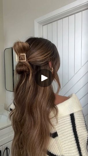 Half Up Half Down Hair With A Clip, Half Up Half Down With Claw Clip, Half Up Hair Clip, Easy Half Up Half Down Hairstyles, Easy Half Up Half Down Hair, Half Up Hairstyles, Half Up Hairstyle, Easy Work Hairstyles, Braided Half Up