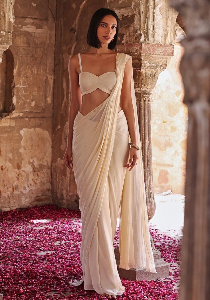 Ivory Pre-Stitched Saree set Seema Thukral - Fabilicious Fashion Pre Stitched Saree Designs, Aza Fashion Saree, Strap Saree Blouse, Strap Blouses For Saree, Pre Pleated Saree, Draped Saree Gown, Sari Draping, Ivory Saree, Pre Draped Saree