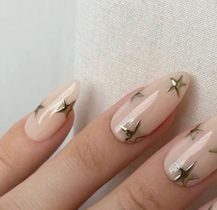 Small Star Nails, Gold Stars Nails, Stars Nails Design, Gold Star Nails, Star Girl Nails, Holiday Nail Inspo, Painted Stars, Unghie Sfumate, Nails Holiday