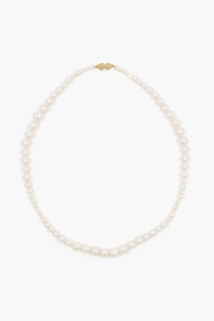 This alternative take on the classic pearl necklace, with 925 sterling silver trimmings, has altering sizes of freshwater pearls that adorn the feminine neckline, and is a true jewelry staple piece. Gold Plating: 18 karat 2 microns Material: Sterling Silver + Freshwater Pearl Length: 16.54 inch (42cm) All jewelry is nickel-free Designed in Denmark Classic Pearl Necklace, Jewelry Staples, Staple Pieces, Gold Plating, Denmark, Freshwater Pearls, Pearl Necklace, Free Design, Gold Plate