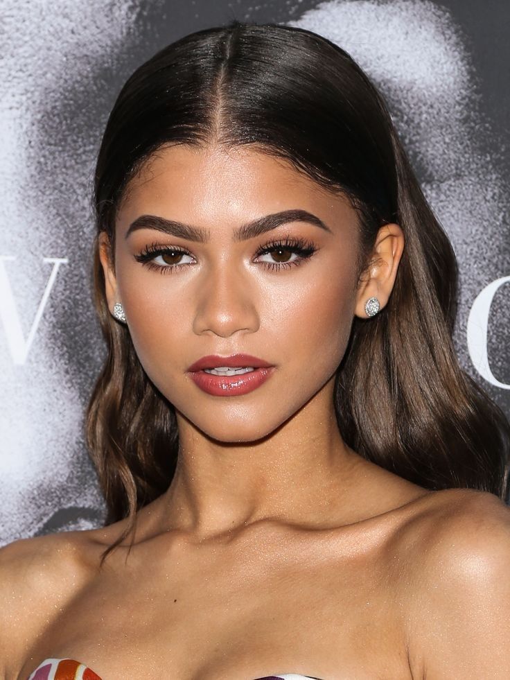 Estilo Zendaya, Makeup Tips For Brown Eyes, Makeup Tip, Zendaya Style, Best Makeup Tips, Trendy Makeup, Models Makeup, Beauty Lipstick, Eye Makeup Tips