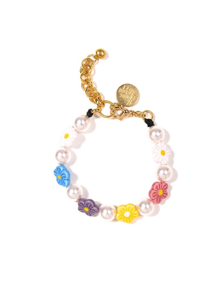 🌼Lazy Daisies🌼 6" Crystal pearl bracelet 1.5" extension Gold plated brass hardware Ceramic charms Handmade in New York City. Due to the handmade nature of our products, some charms may vary in color and style or be replaced if unavailable. Please allow 5-7 business days for production. Ceramic Charms, Mask Chains, Sunglass Chain, Wrist Wear, Hair Rings, Daisy Chain, Jewelry Inspo, Beaded Jewelry Diy, Crystal Pearls