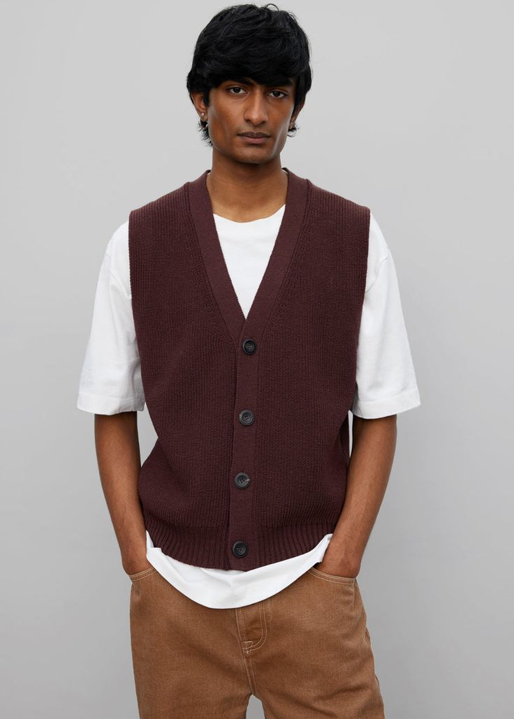 Róhe Max Cardigan - Prugna Sweater Róhe Man Vest Outfit Casual, Wool Vest Outfit Men, Man Vest Outfit, V-neck Knit Vest For Work, Classic Wool V-neck Sweater Vest, Brown Knit V-neck Vest, Wool Knitted V-neck Cardigan, V-neck Vest Cardigan For Winter, Classic V-neck Knit Vest