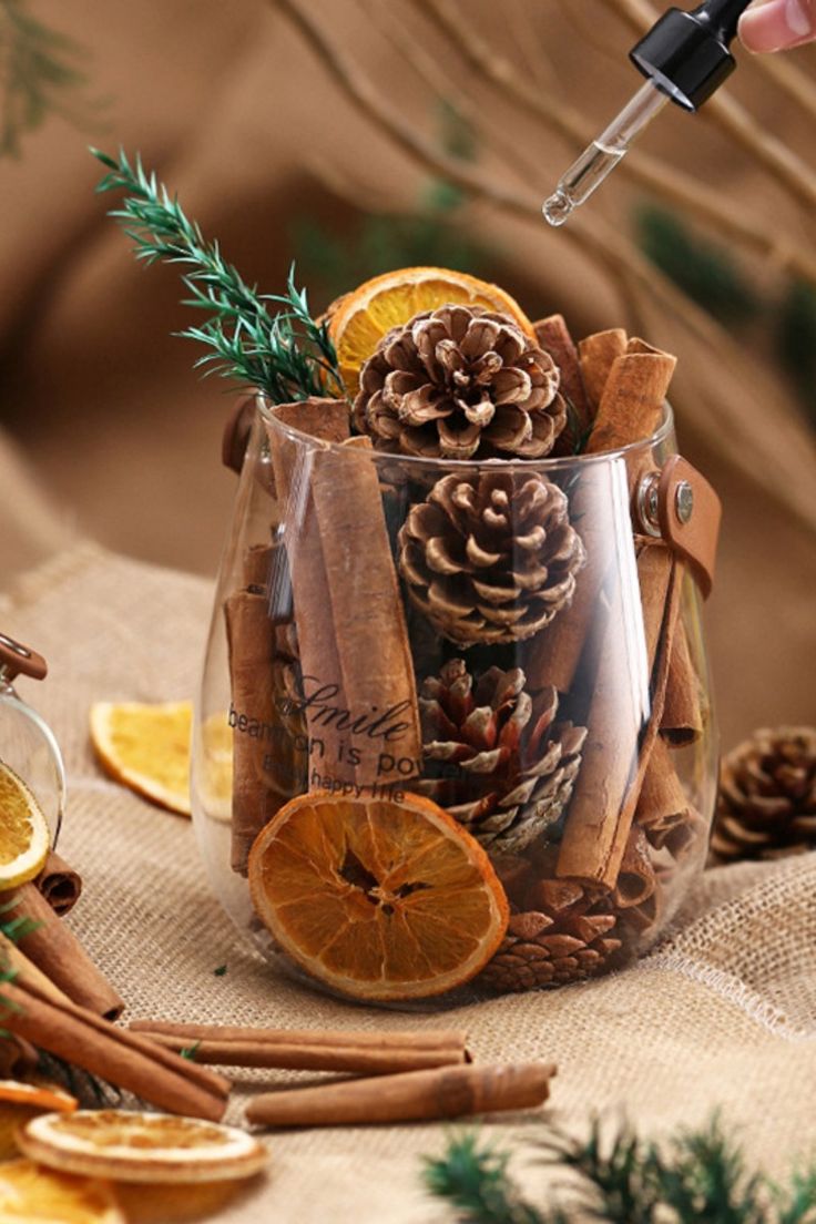 cinnamon Decorating With Cinnamon Sticks, Cinnamon Decor, Jesenje Dekoracije, Cinnamon Sticks Decor, Cinnamon Stick Candle, Rustic Candle, Cinnamon Bark, Fall Thanksgiving Decor, Fall Deco