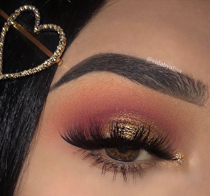 Dark Red And Gold Eye Makeup, Hoco Makeup Looks Red Dress, Burgundy Halo Eye, Red Xv Makeup Looks, Quinceanera Makeup For Red Dress, Quince Red And Gold Makeup, Red And Gold Quince Makeup Looks, Maroon Gold Makeup, Makeup Ideas Maroon Dress