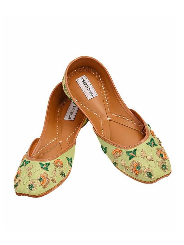 Spring Knot Juttis By Label Deepti Bajaj now available at Trendroots Punjabi Jutti Design, Green Jutti, Jutti Design, Orange And Dark Green, Pista Green, Punjabi Jutti, Mild Cleanser, Green Silk, Silk Thread