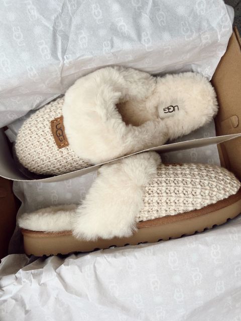 Ugg Cozy Knit Slippers, Knitted Uggs, Slipper Outfit, Cute Uggs, Fluffy Shoes, Fashion Outfit Ideas, Trendy Shoes Sneakers, Preppy Shoes, Ugg Slippers