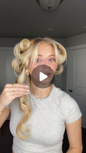 113K views · 14K likes | Olivia Dayton on Instagram: "only took me 15 mins but looks like it took a lot longer!! products & curling iron linked on storefront ✨  • • • #blowout #blowoutstyles #hairhowto #bouncyhair #volumehair #hairhacks #curlingiron" Blowout With Curling Iron, Olivia Dayton, Blowout Curls, Bouncy Hair, Hair Upstyles, Volume Hair, Curling Iron, Store Fronts, Hair Hacks