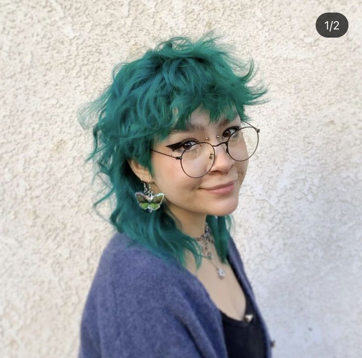 Shag Hairstyles Dyed, Colorful Mullet Women, Colorful Mullet Hair, Plus Size Mullet Hair, Medium Length Green Hair, Teal Wolfcut, Short Bright Hair, Green Mullet Hair, Shoulder Length Punk Hair