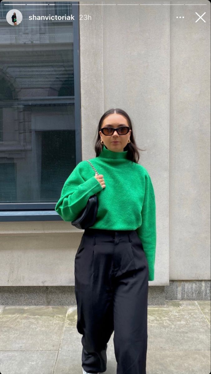 Bright Green Sweater Outfit, Bright Green Shirt Outfit, Kelly Green Sweater Outfit, Green Longsleeves Outfit, Emerald Green Sweater Outfit, Green Pullover Outfit, Basics Outfit Ideas, Mohair Sweater Outfit, Jumper Outfit Women