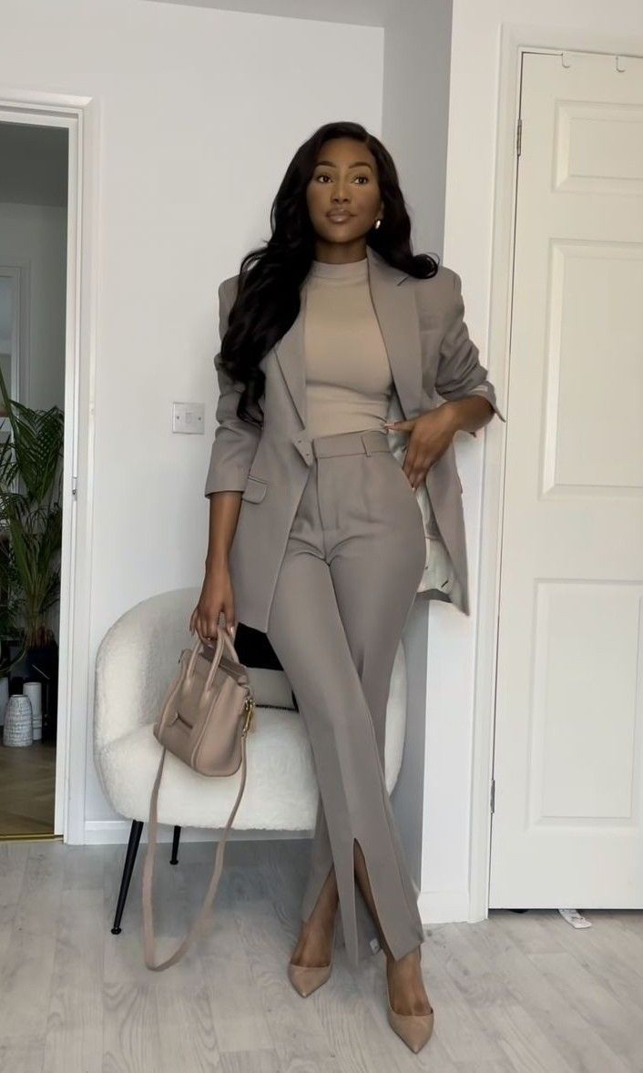 Sleek Business Outfits, Black Business Women Outfits, Business Savvy Outfits, Business Conservative Outfit, Crown & Ivy Outfits, Office Babe Outfits, Brown Professional Outfit, Boss Looks Woman, Cute Professional Outfits Winter