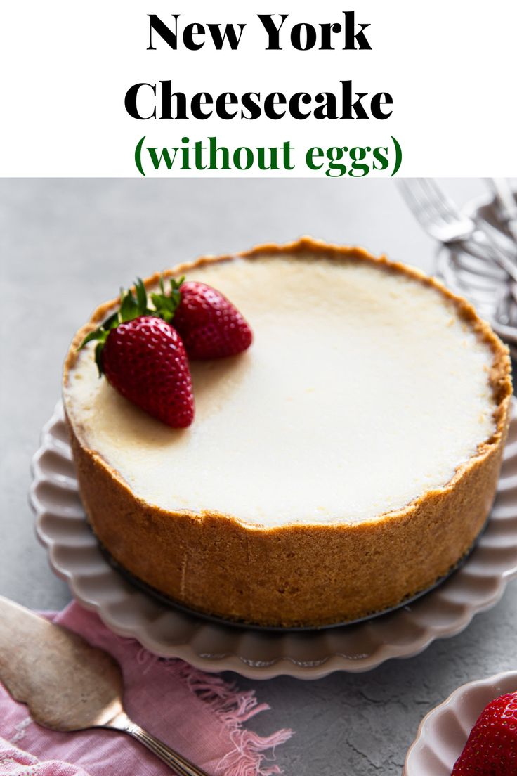 new york cheesecake topped with fresh strawberries Cheesecake Without Eggs, Eggless Cheesecake, Creamy Dessert Recipes, Healthy Cheesecake Recipes, Cheesecake Baked, Graham Cracker Recipes, Baked Cheesecake, Healthy Cheesecake, Eggless Desserts