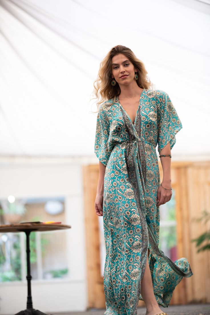 Women Beach Wear, Silk Kaftan Dress, Maxi Beach Dress, Oversize Dress, Resort Dress, Rustic Dresses, Bat Sleeves, Green Silk Dresses, Beach Kaftan