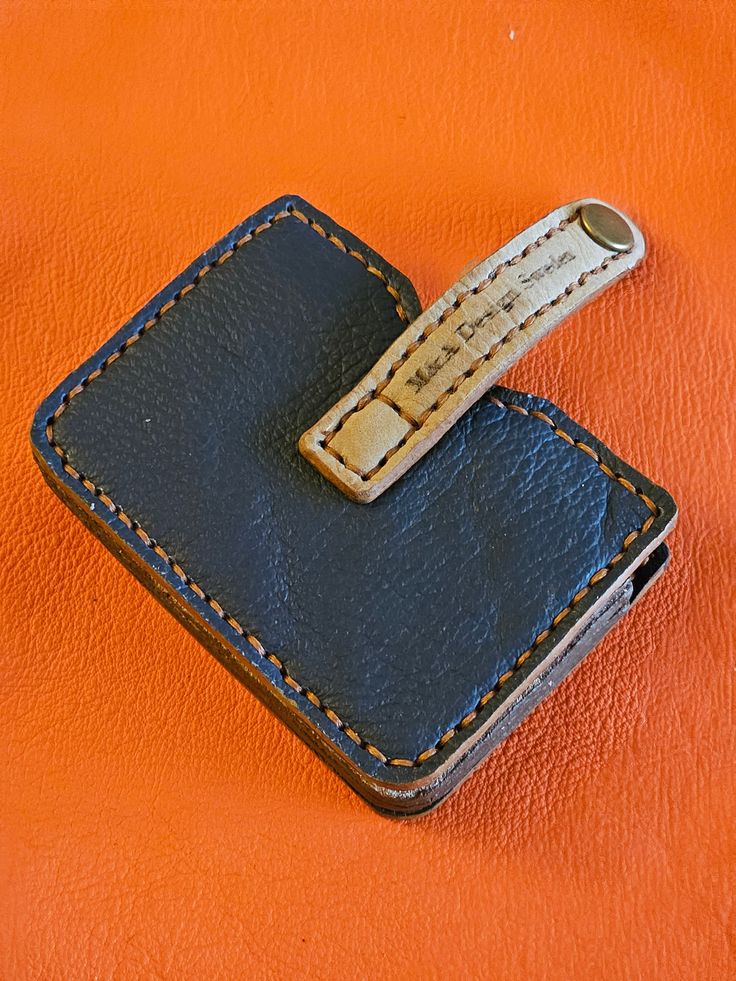 A versatile and compact card holder and wallet.  Made with the best cow leather.  For those who care about being stylish.  You can order this in any color you like. Classic Leather Card Holder With Key Clip, Luxury Rectangular Trifold Wallet For Daily Use, Rectangular Leather Card Holder With Key Clip, Rectangular Wallets With Key Clip, Brown Bifold Card Holder With Interior Key Chain, Rectangular Leather Trifold Wallet For Everyday Use, Brown Rectangular Card Holder With Key Clip, Luxury Rectangular Trifold Wallet, Leather Card Holder With Card Slots